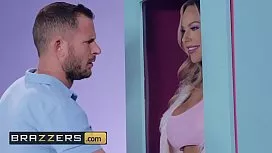 الفتاة لديها الحمار كبيرة وجمل الساخنة