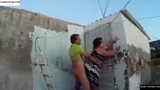 يضاجع المرأة السمينة في الزاوية